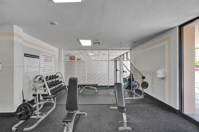 Building Photo - 400 Kings Point Dr