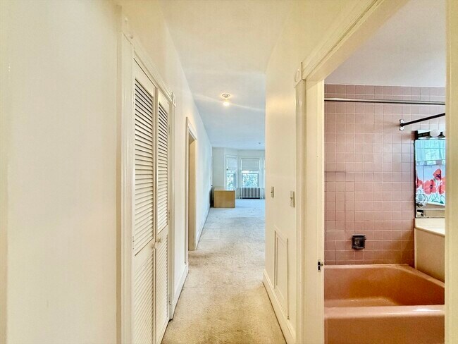 Building Photo - 44 Gray St