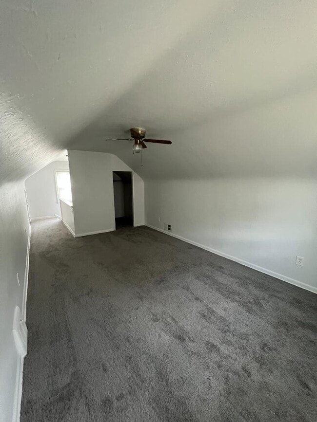 Building Photo - 15818 Maplewood Ave