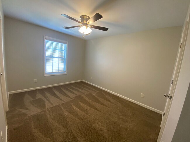 Building Photo - 106 Brown Thrasher Ln