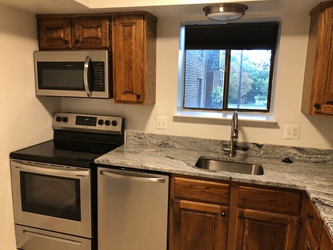 Building Photo - 3204 Spartan Rd