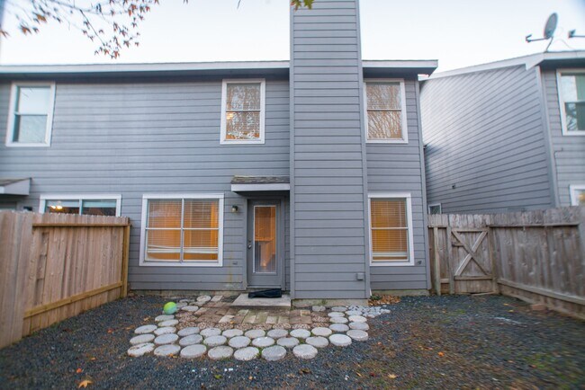 Building Photo - 226 Blushwood Pl