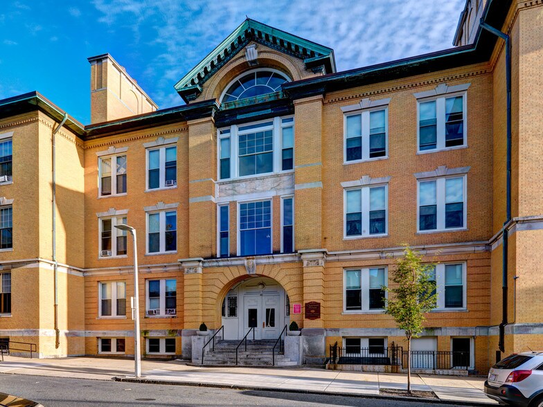 Building Photo - Chapman House Apartments