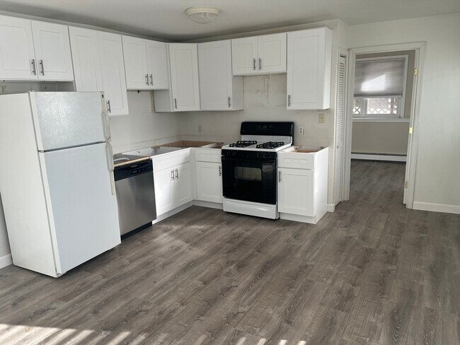 Building Photo - 12 Cedar St