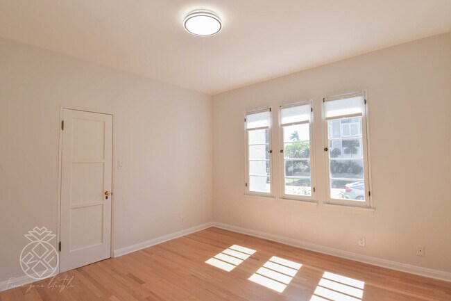 Building Photo - 1069 S Holt Ave