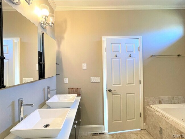 Building Photo - 5983 Paradise Cir