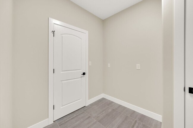 Building Photo - 4333 Park Hollow Ln