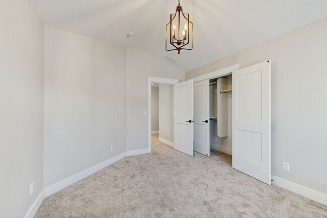 Building Photo - High-End Spacious 4 Bedroom Home in Desirable Highland with Private Backyard and Finished Basement