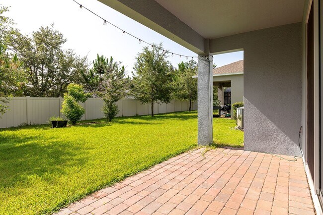 Building Photo - AMAZING 2 STORY HOME AVAILABLE AND BEAUTIFUL!