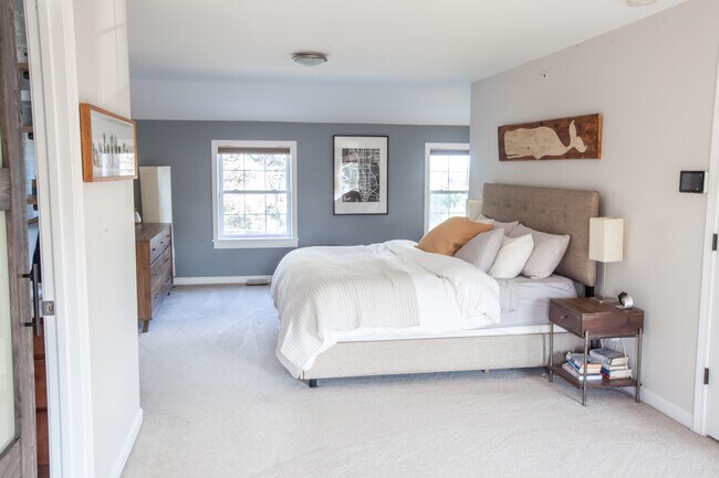 Building Photo - 9 Falkland Pl