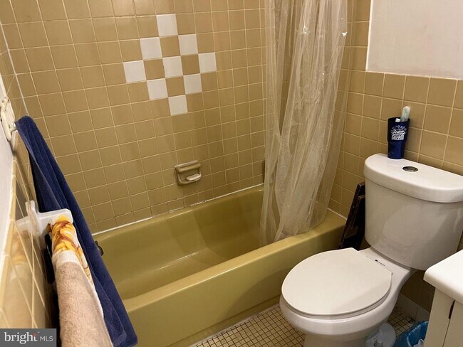 Building Photo - 809 Red Lion Rd