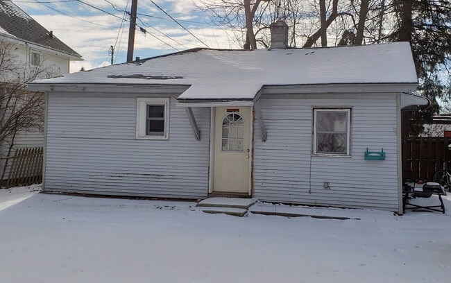 Building Photo - 1 bed 1 bath single family home in Wausau