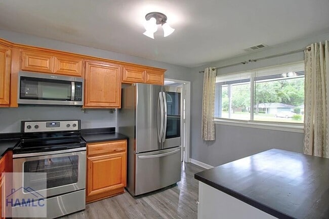 Building Photo - 511 Red Oak Rd