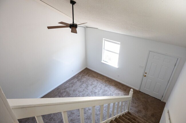 Building Photo - 3313/3315 Steeple Circle