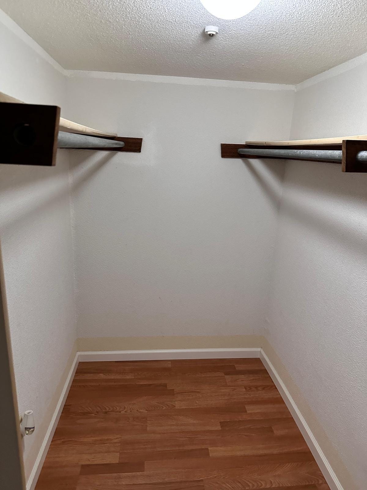 Walk in Closet - 520 Bankside Holw