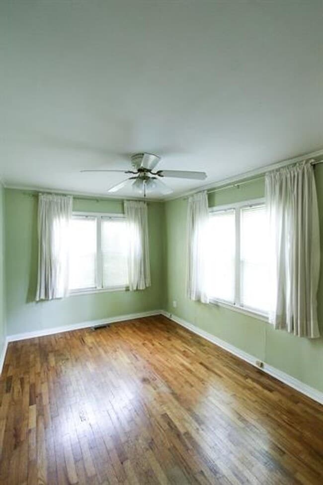 Building Photo - Quiet and quaint, this East Fayetteville cottage is one of a kind!