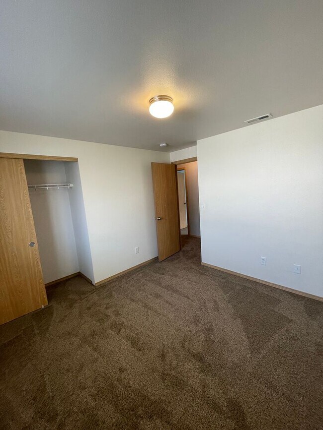Building Photo - Spacious 1,520 Sq. Ft. Home with Open Floor Plan