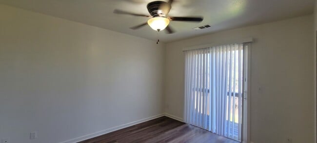 Building Photo - Great Shasta Lake Home in Country Setting, New LVP Flooring