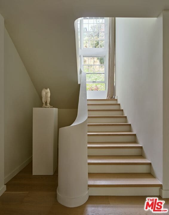 Building Photo - 8673 Hollywood Blvd