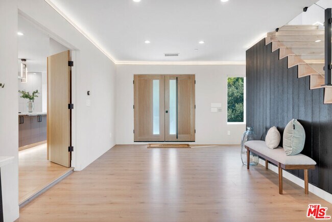 Building Photo - 7966 Mulholland Dr