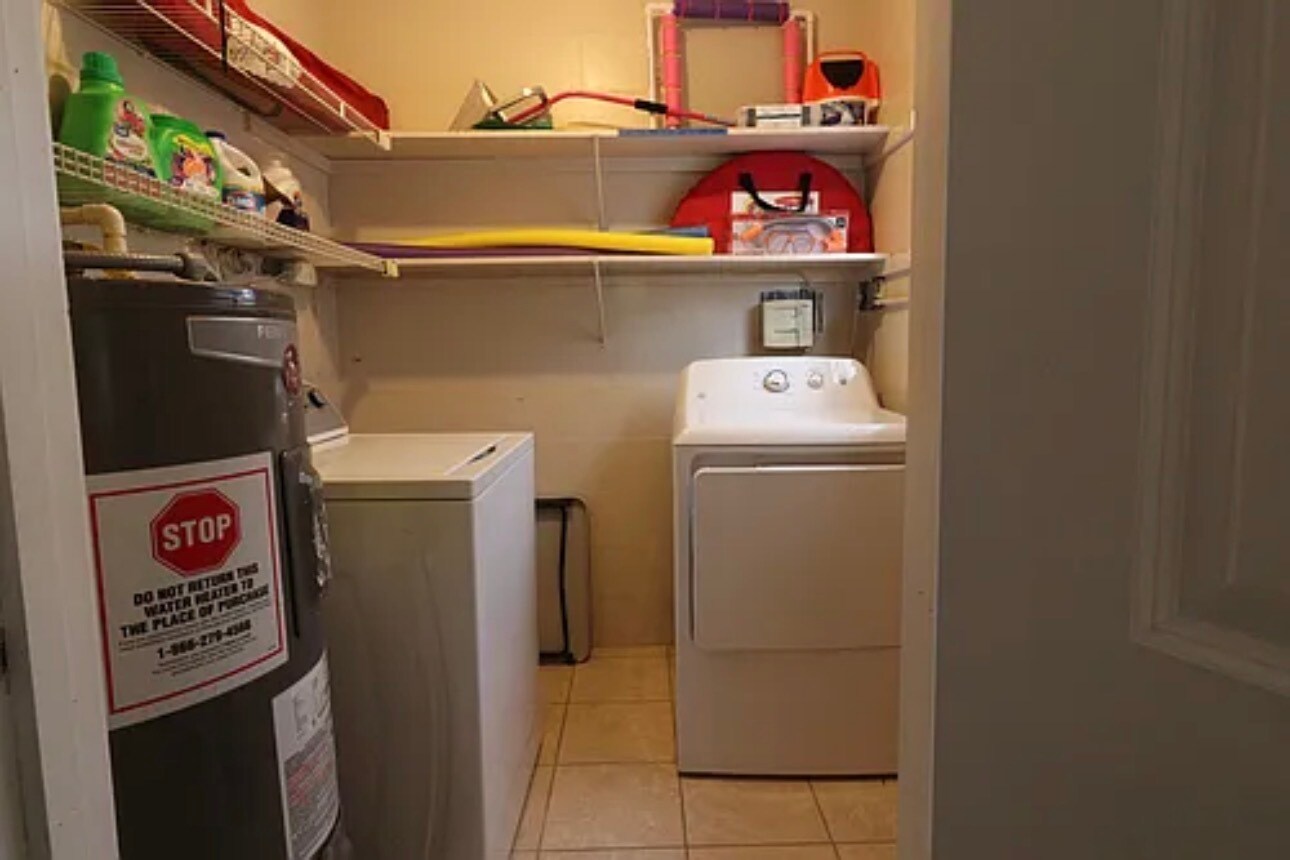 Building Photo - 3312 36th Ave W