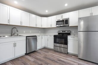 Building Photo - Renovated Basement level unit - West Linn, OR
