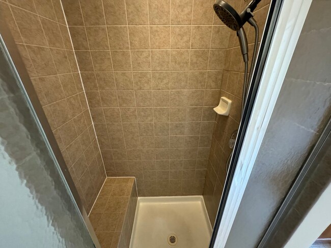 Building Photo - Fantastic 3 Bed 2.5 Bath Brick Townhome In...