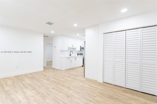 Building Photo - 11520 SW 142nd Terrace