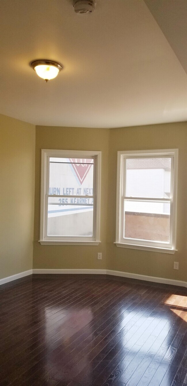 Building Photo - 422 West Side Ave