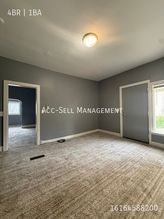 Building Photo - 419 Brenner St NE