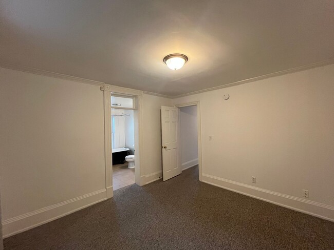 Building Photo - Charming 3 Bed 3.5 Bath home in Southwest ...