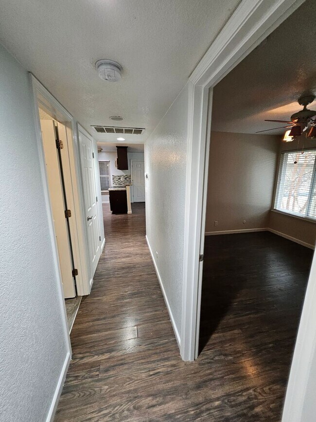 Building Photo - Beautiful 2 Bed Condo