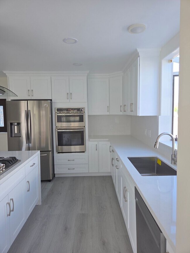 Building Photo - 4 Bedroom 2 baths remodeled home