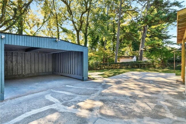 Building Photo - 458 Shannon Dr SW
