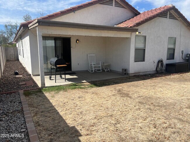 Building Photo - 3020 W Red Fox Rd