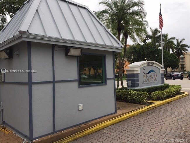 Building Photo - 9375 Fontainebleau Blvd