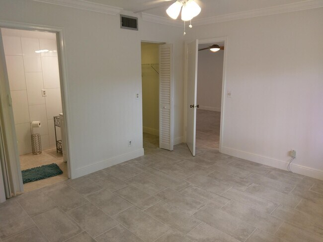 Building Photo - 829 Camino Rd