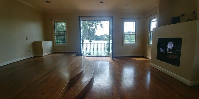 Building Photo - 406 Lillian Dr