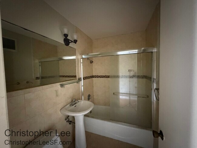 Building Photo - 777 5th Ave