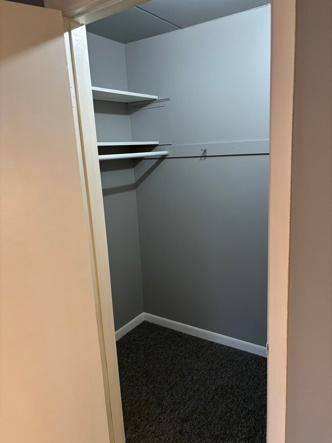 Building Photo - 18361 Glen Oak Ave