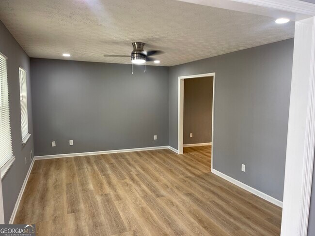 Building Photo - 235 Deerfield Dr