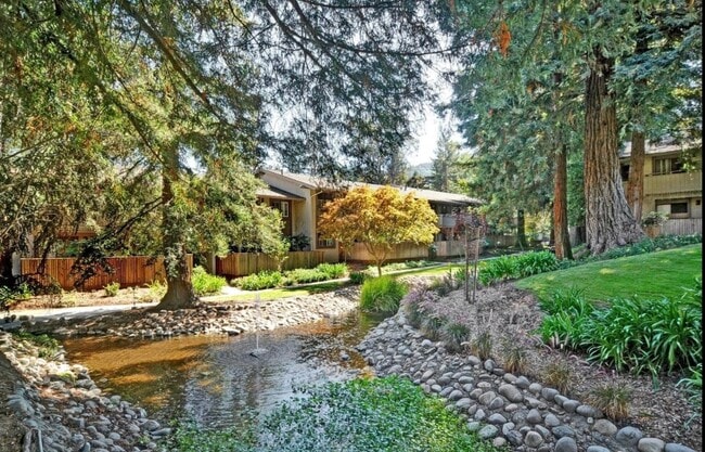 Building Photo - 3BD/2BA – Updated Condo in Coveted Downtow...