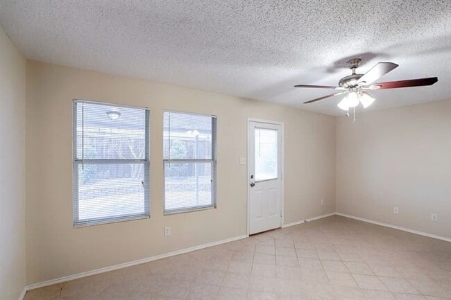 Building Photo - 4604 Bellcrest Dr