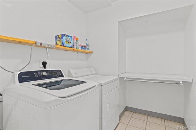 Building Photo - 1265 N Ridge Rd