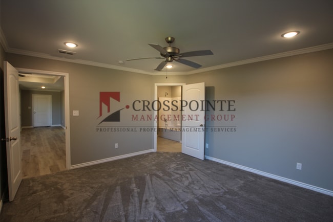 Building Photo - Beautiful 3 Bedroom 2 Bathroom Townhouse in South Tyler!