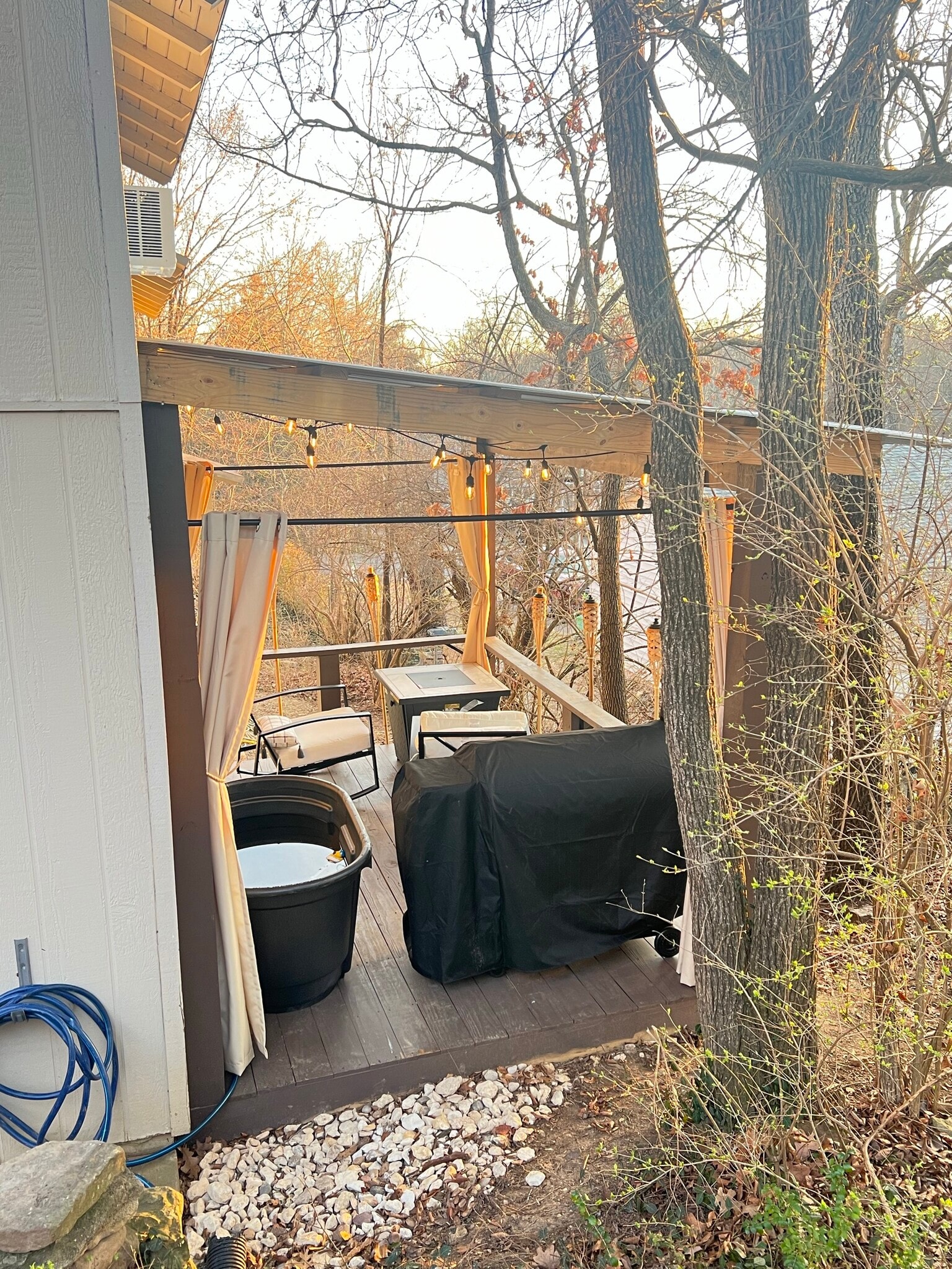 Private Deck - 214 E Cleburn St