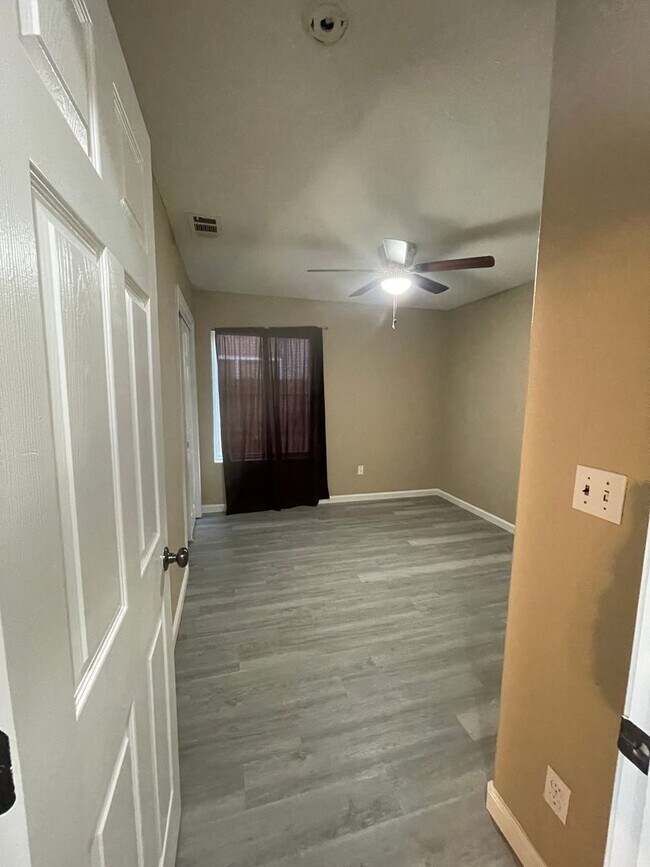 Building Photo - MOVE-IN READY – THIS ONE WILL GO FAST!