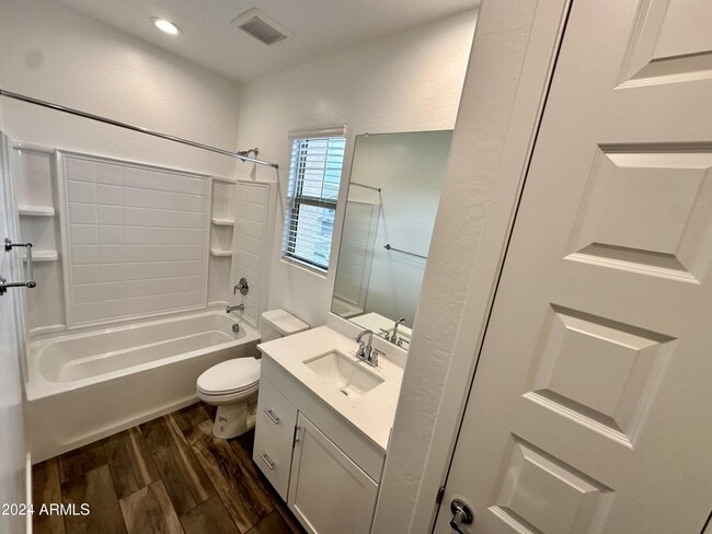 Building Photo - 4043 E Brisa Dr