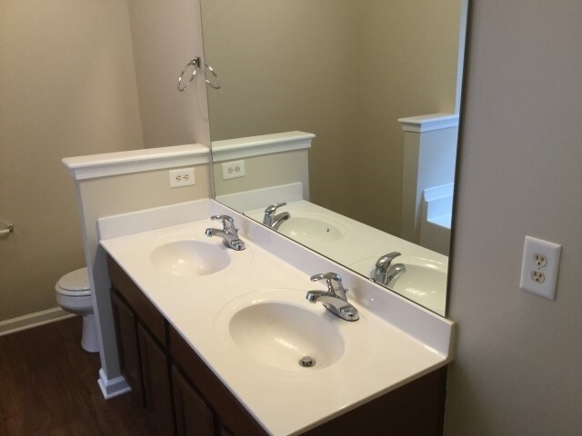 Building Photo - 3846 Pauline Ln