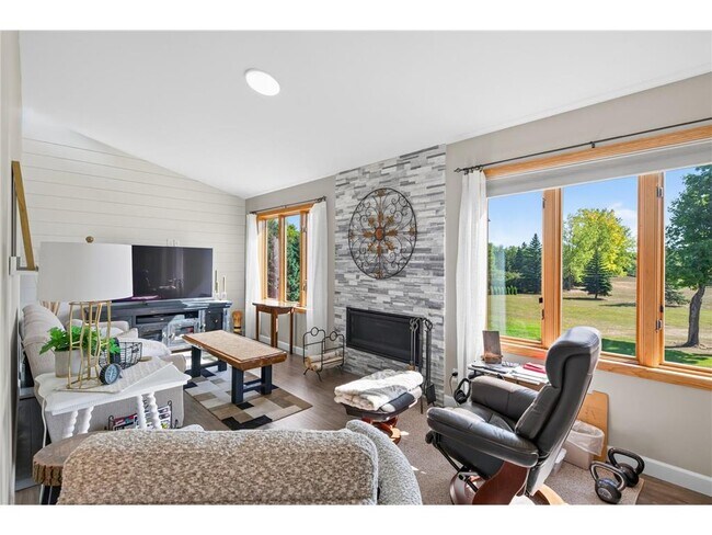 Building Photo - 14372 Heather Ridge Dr